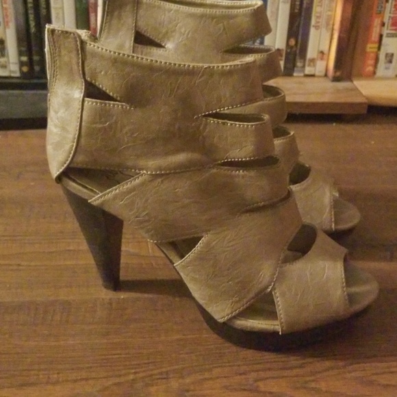 Heels - Picture 2 of 2
